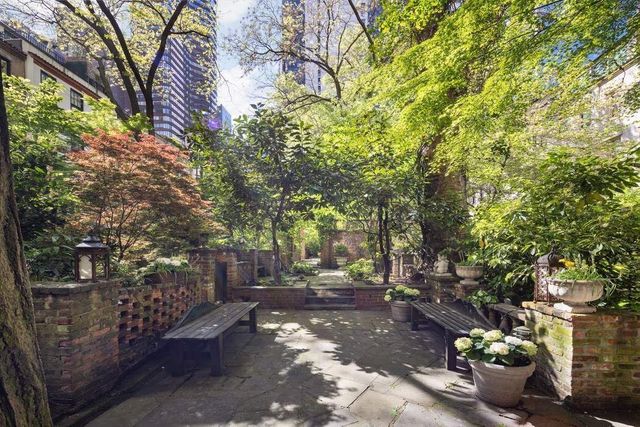 244 E 49th Street, New York City, NY 10017