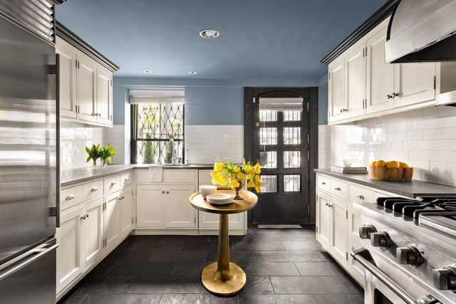 244 E 49th Street, New York City, NY 10017