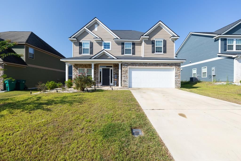115 Red Oak Place, Smiths Station, AL 36877