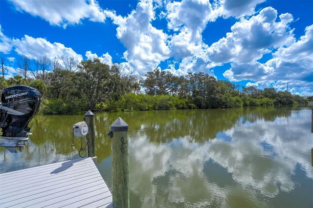 3923 DORAL DRIVE, Tampa, FL 33634