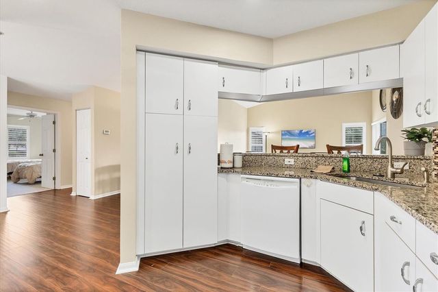 803 MONTROSE DRIVE 201, Venice, FL 34293