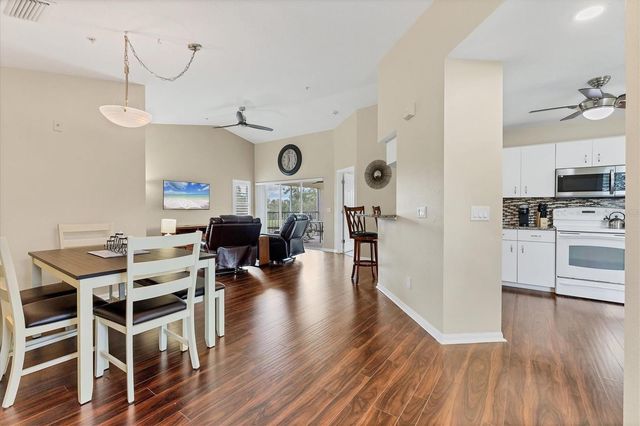 803 MONTROSE DRIVE 201, Venice, FL 34293