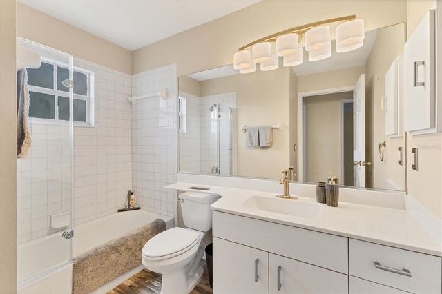 803 MONTROSE DRIVE 201, Venice, FL 34293