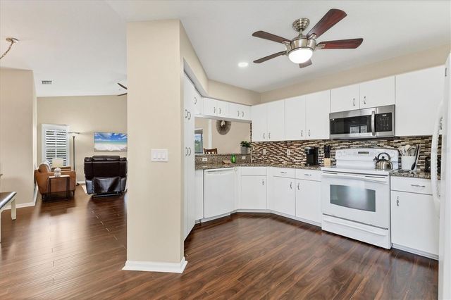 803 MONTROSE DRIVE 201, Venice, FL 34293