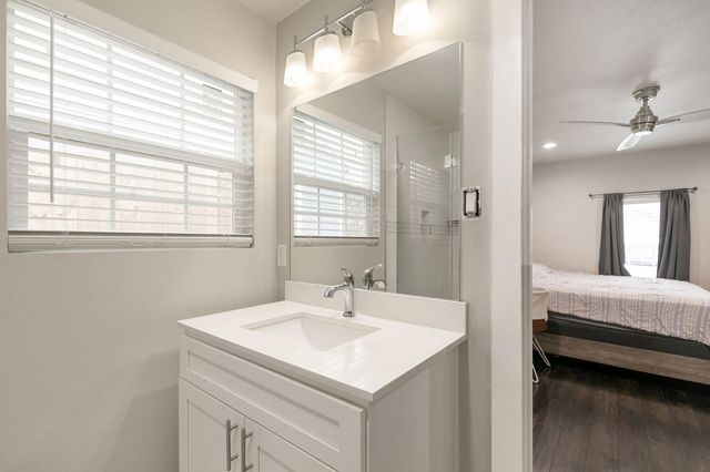 1506 E Waco Avenue, Dallas, TX 75216