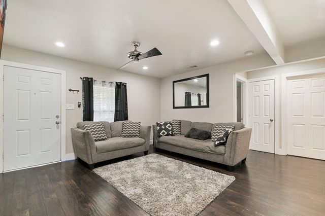 1506 E Waco Avenue, Dallas, TX 75216