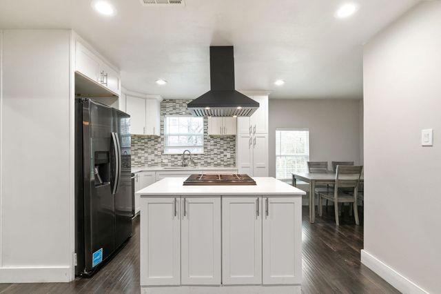 1506 E Waco Avenue, Dallas, TX 75216