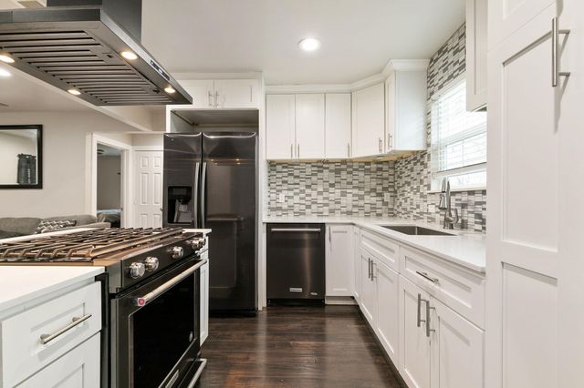 1506 E Waco Avenue, Dallas, TX 75216