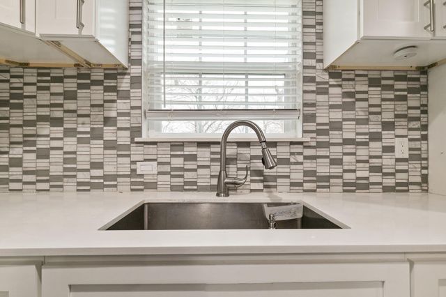 1506 E Waco Avenue, Dallas, TX 75216