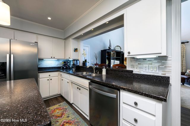 302 Plantation Drive, New Bern, NC 28562