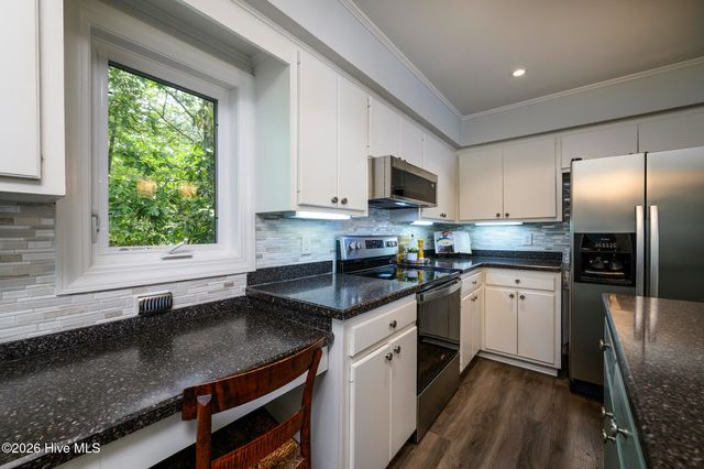 302 Plantation Drive, New Bern, NC 28562