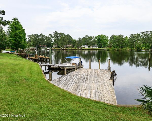 302 Plantation Drive, New Bern, NC 28562
