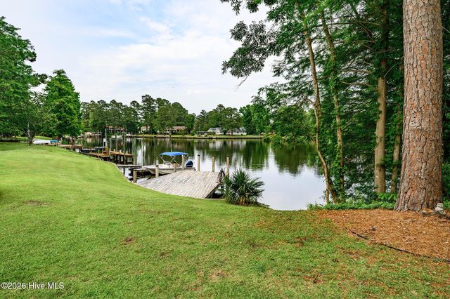 302 Plantation Drive, New Bern, NC 28562