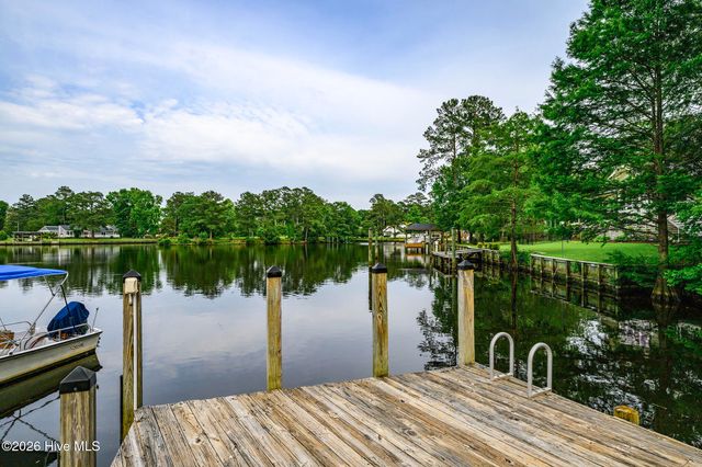 302 Plantation Drive, New Bern, NC 28562