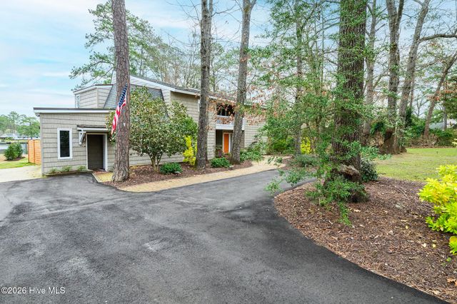 302 Plantation Drive, New Bern, NC 28562