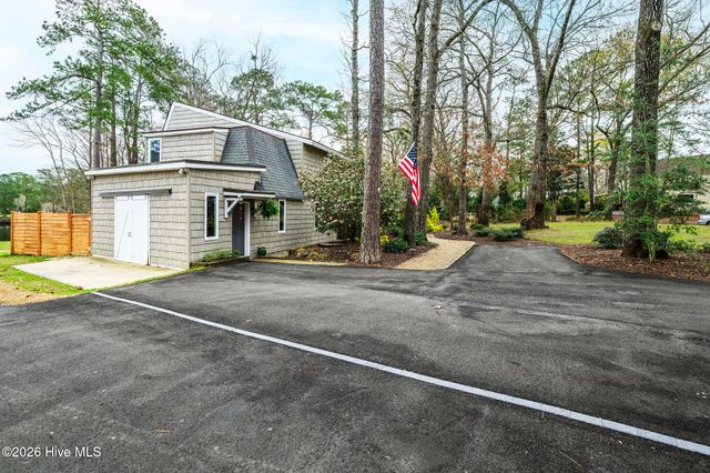 302 Plantation Drive, New Bern, NC 28562