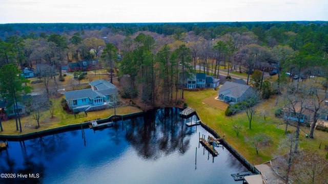 302 Plantation Drive, New Bern, NC 28562