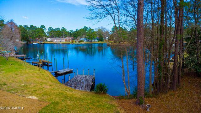 302 Plantation Drive, New Bern, NC 28562