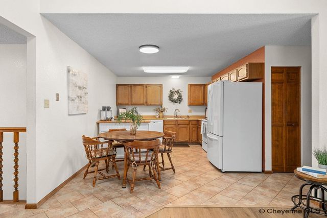 2504 ONEIL AVE, Cheyenne, WY 82001