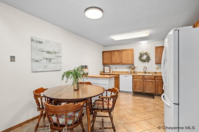 2504 ONEIL AVE, Cheyenne, WY 82001
