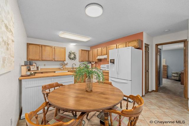 2504 ONEIL AVE, Cheyenne, WY 82001