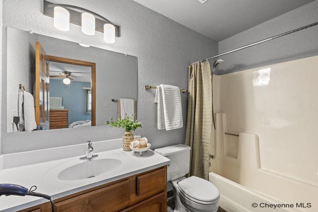 2504 ONEIL AVE, Cheyenne, WY 82001