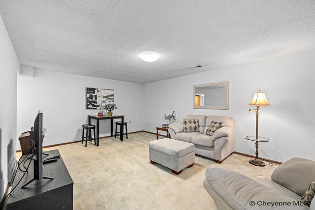 2504 ONEIL AVE, Cheyenne, WY 82001