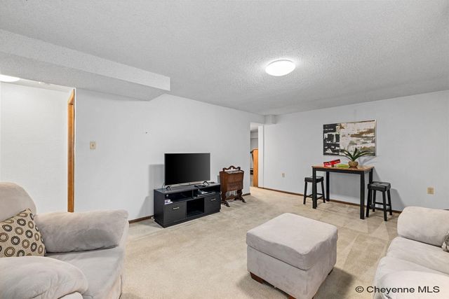 2504 ONEIL AVE, Cheyenne, WY 82001