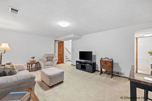 2504 ONEIL AVE, Cheyenne, WY 82001