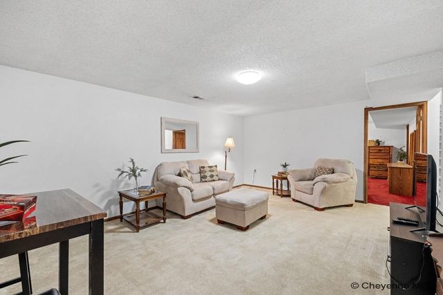 2504 ONEIL AVE, Cheyenne, WY 82001