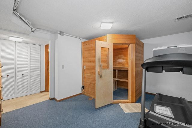 2504 ONEIL AVE, Cheyenne, WY 82001