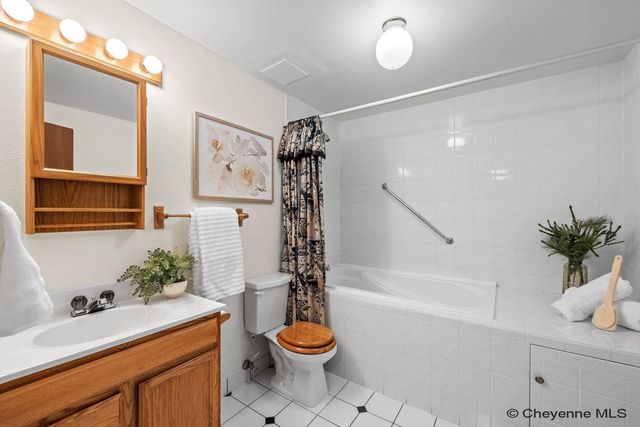 2504 ONEIL AVE, Cheyenne, WY 82001