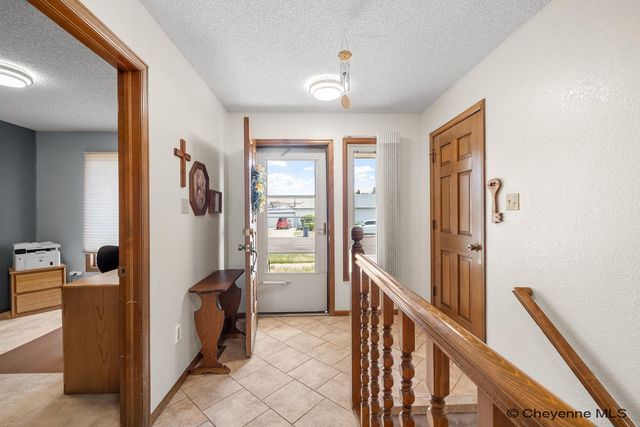 2504 ONEIL AVE, Cheyenne, WY 82001