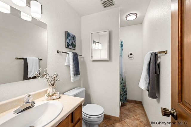 2504 ONEIL AVE, Cheyenne, WY 82001