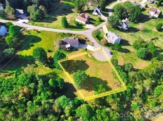 3 Pinebluff Court, Weaverville, NC 28787