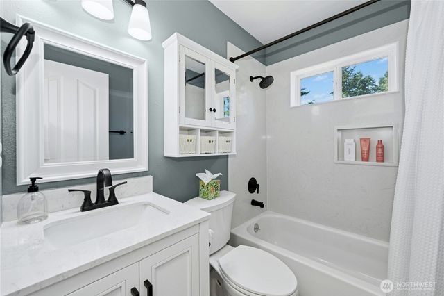 512 Runquist Court, Steilacoom, WA 98388