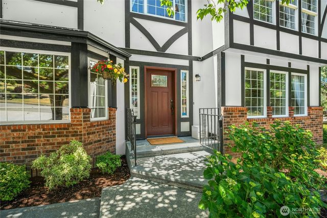 512 Runquist Court, Steilacoom, WA 98388