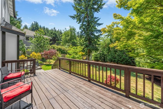 512 Runquist Court, Steilacoom, WA 98388