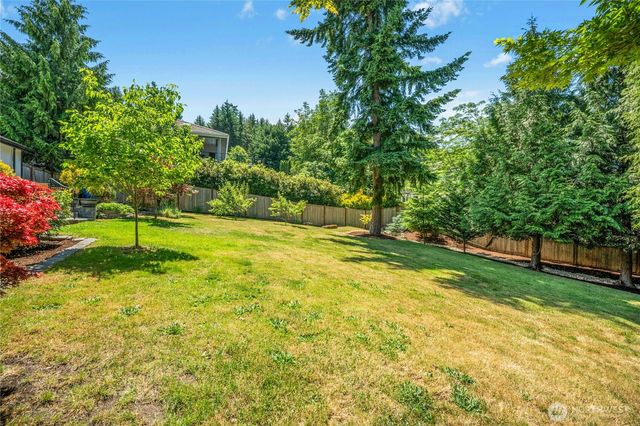 512 Runquist Court, Steilacoom, WA 98388