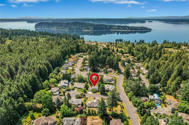 512 Runquist Court, Steilacoom, WA 98388