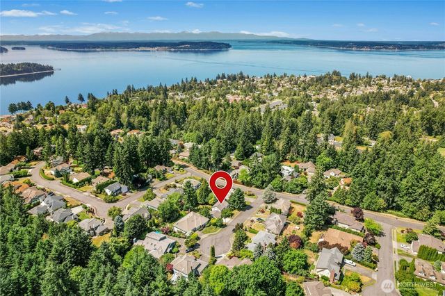 512 Runquist Court, Steilacoom, WA 98388