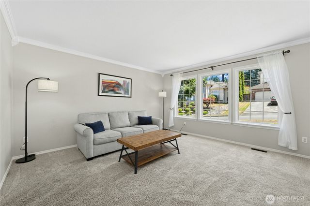 512 Runquist Court, Steilacoom, WA 98388