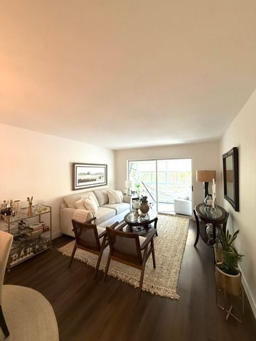 3170 Holiday Springs Boulevard 304, Margate, FL 33063