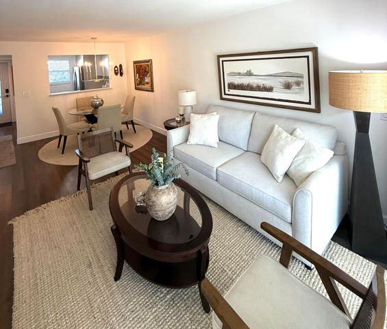 3170 Holiday Springs Boulevard 304, Margate, FL 33063