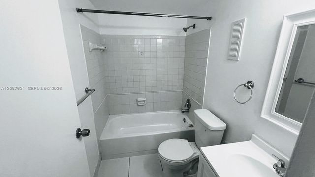 8429 Forest Hills Drive 305, Coral Springs, FL 33065