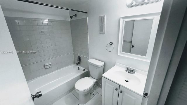 8429 Forest Hills Drive 305, Coral Springs, FL 33065