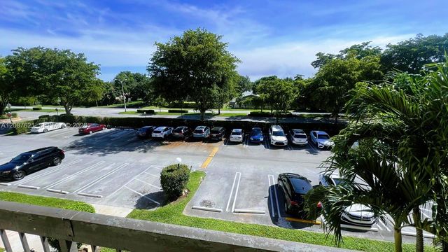 8429 Forest Hills Drive 305, Coral Springs, FL 33065