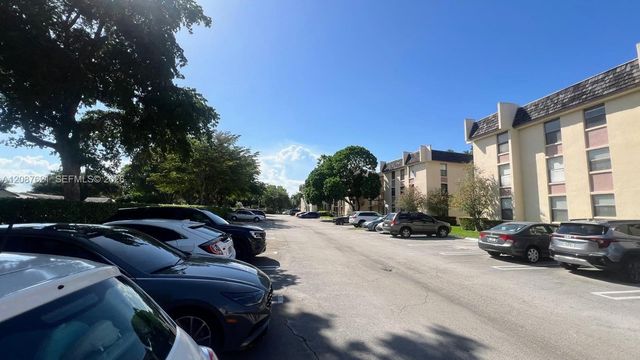 8429 Forest Hills Drive 305, Coral Springs, FL 33065