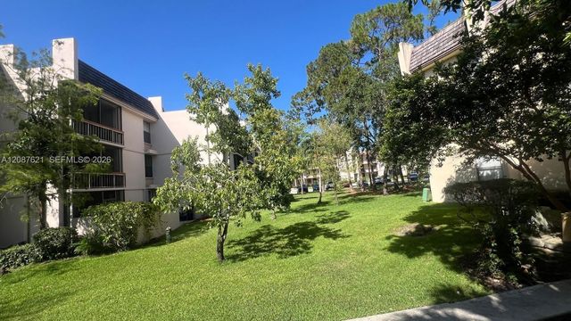 8429 Forest Hills Drive 305, Coral Springs, FL 33065