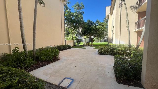 8429 Forest Hills Drive 305, Coral Springs, FL 33065